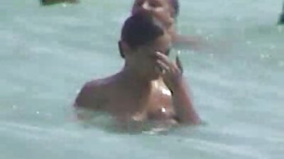 Masturbates วีดีโอ การ์ตูน โป้ หีบนชายหาดและให้ความรู้สึกหวาน