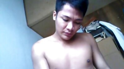 ทารกเรียวสะบัดอวัยวะเพศด้วยมือของเธอไปที่พริกไทยมีหนวดเครา . วีดีโอ โป๊ ว