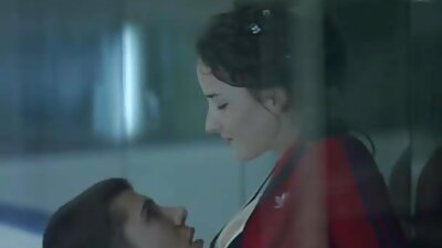 สอดเข้าไปในรูโยนีของสาวผมบลอนด์โดยตรง. ดู วีดีโอ โป้
