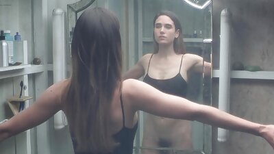 สาวผมบลอนด์สุดเซ็กซี่ยกกระโปรงขึ้นและเริ่มเอาใจตัวเอง วีดีโอ หัน ง โป้