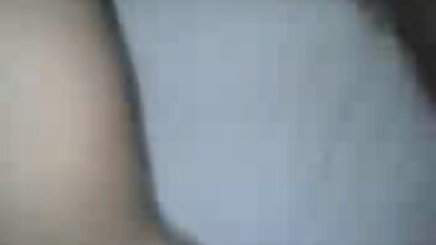 ผู้หญิงเจ๋งกระตุกสมาชิกของผู้ชายอย่างกระตือรือร้น. ค ลิบ วีดีโอ โป้