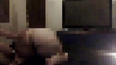 แสดง blowjob ดู วีดีโอ โป้ ในรถกับคนขับที่หยาบคาย.