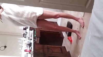 ผู้หญิงมั่นใจในตัวเองกลืนและ fucks วีดีโอ โป๊ นักเรียน กับสามีของคนอื่น
